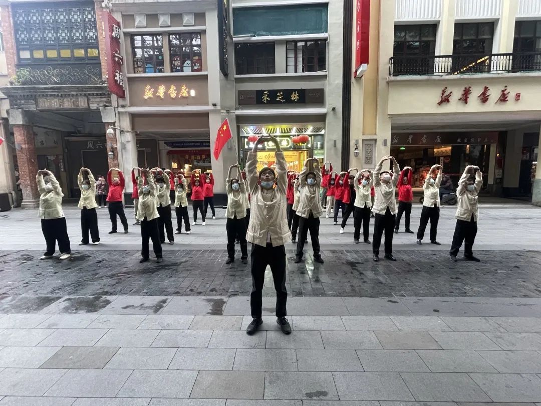 龙精虎猛┃新年伊始，采芝林国医馆开展全员“八段锦”健身操活动